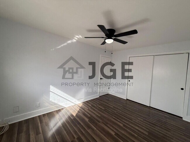 Building Photo - 810 Lake Shore Dr