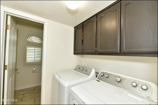 Building Photo - 1857 Ralph Janes Pl