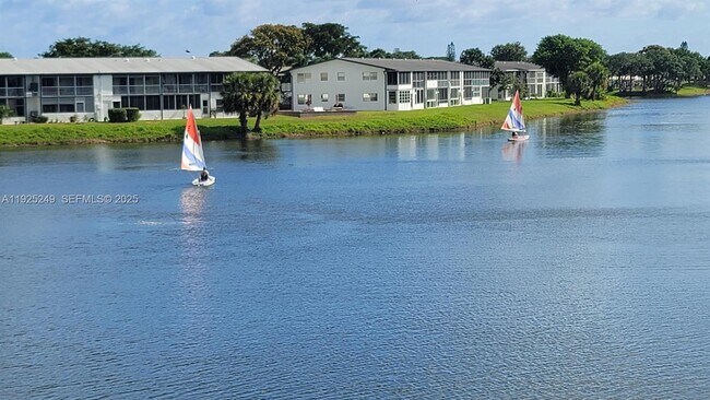 Building Photo - 47 Waltham B