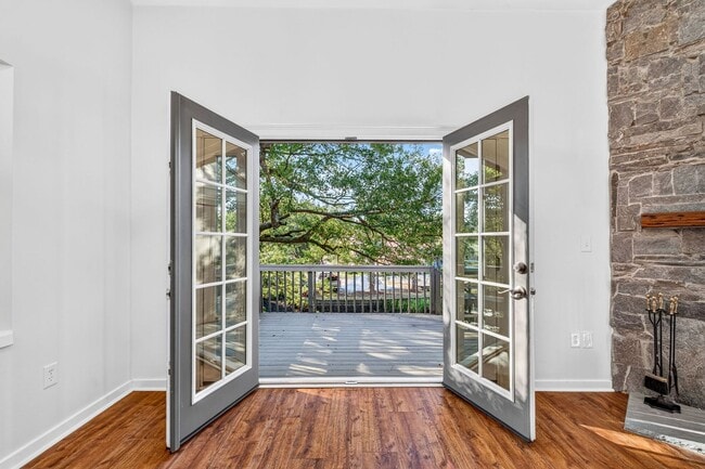 Building Photo - 138 River Breeze Dr