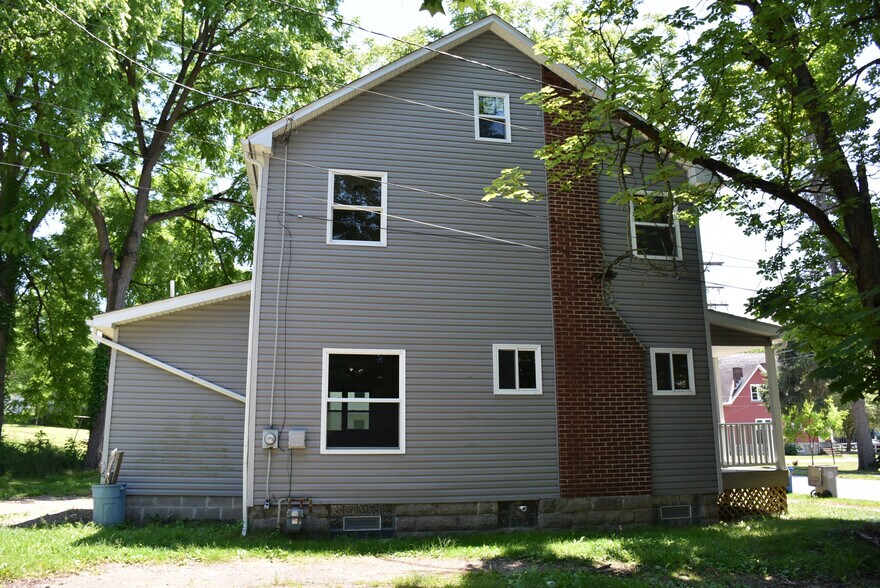 Building Photo - 539 North St