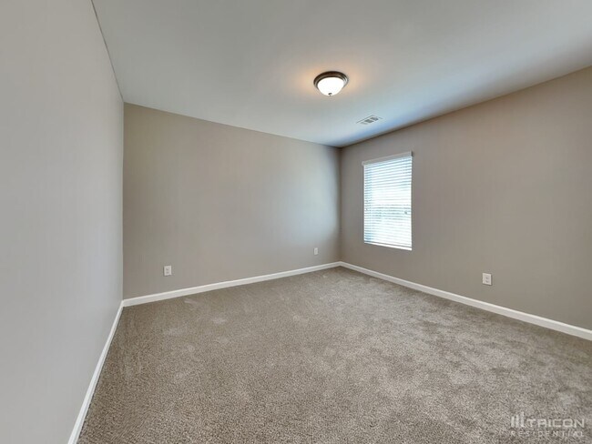 Building Photo - 307 Heritage Club Cir