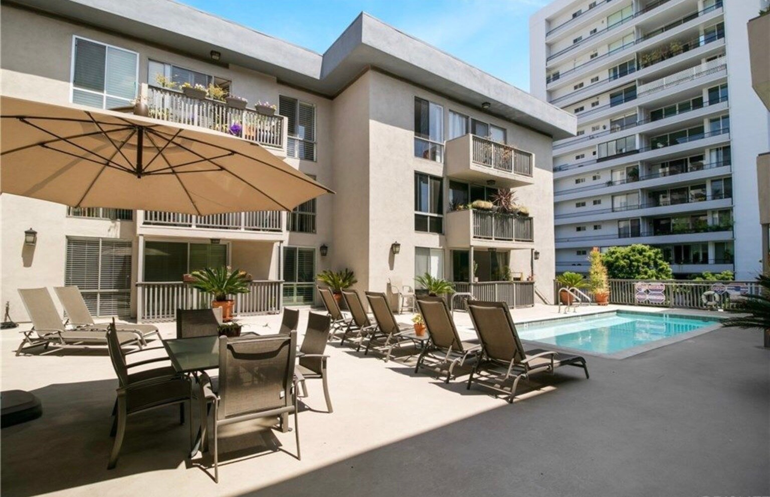 Sundeck - 1134 Alta Loma Rd