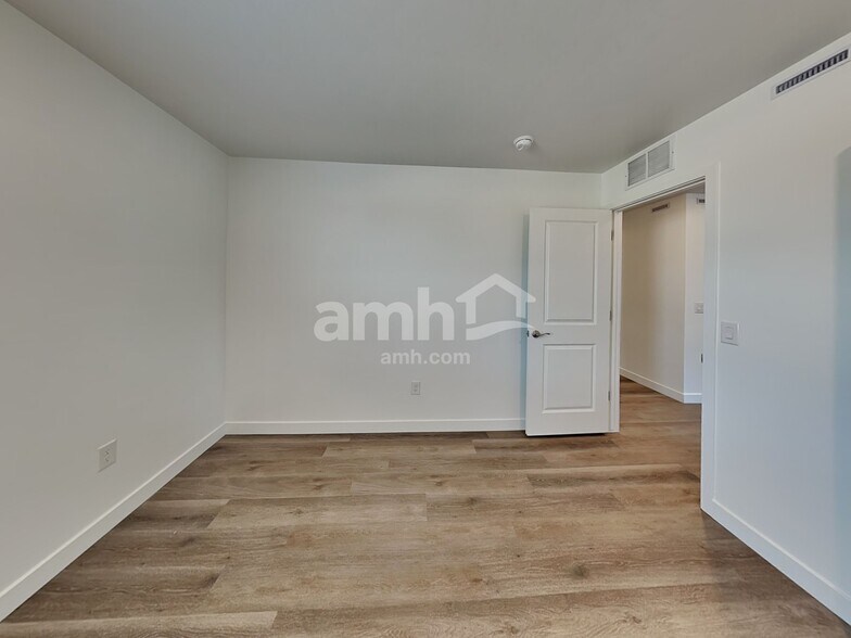 Building Photo - 6537 E Paseo Baranda