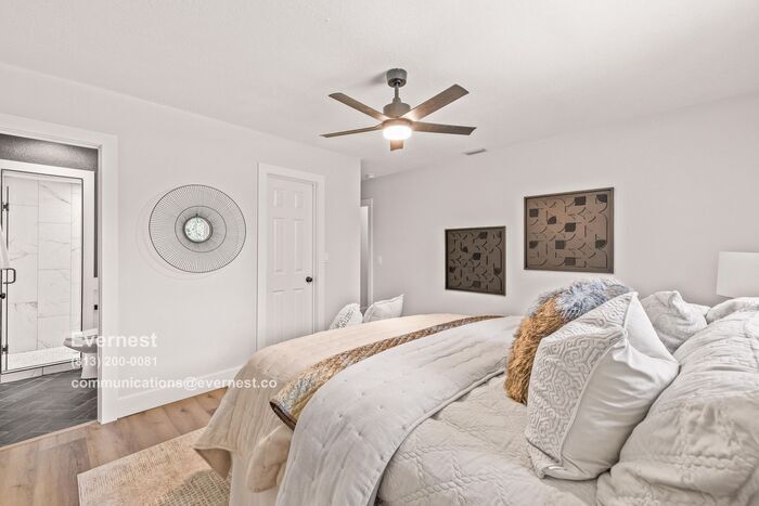 Building Photo - 5908 S Manhattan Ave