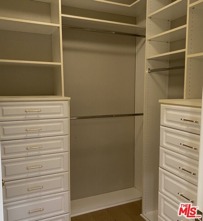 Building Photo - 732 Palisades Dr