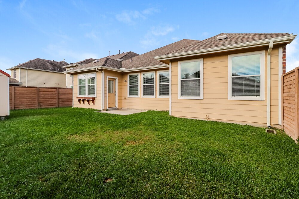 Building Photo - 2548 Blue Heron Cir