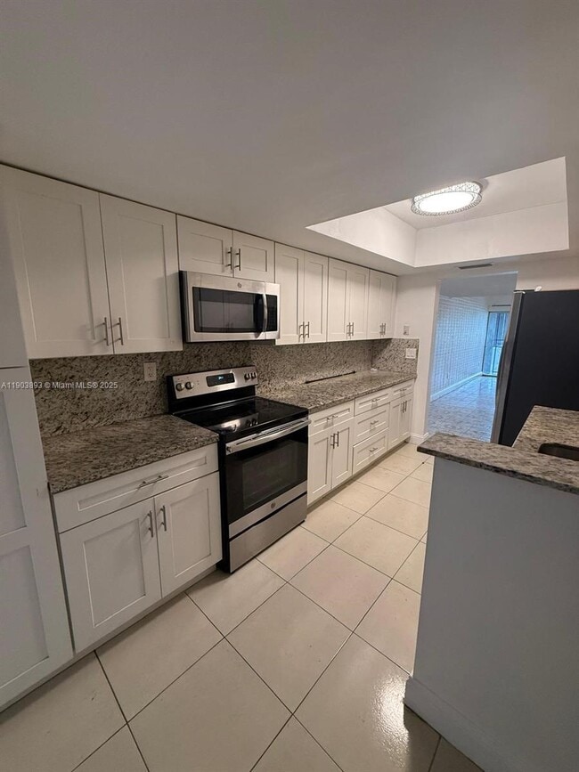 Building Photo - 1630 W 74th St