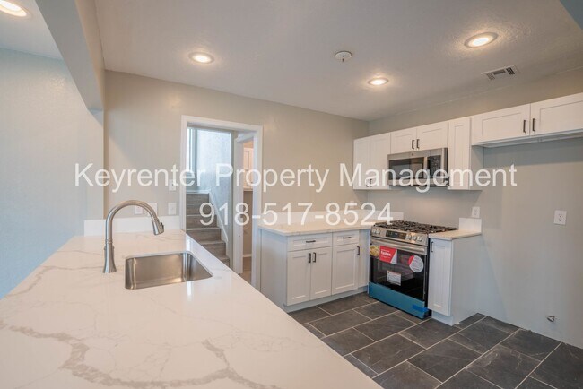 Building Photo - Gorgeous 3 Bedroom Remodel, BA Schools!