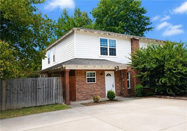 Building Photo - 1521 N Dawn Dr
