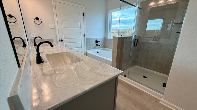 Building Photo - 3418 Lago Norence Dr