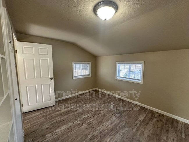 Building Photo - 3605 1/2 E 16th St-