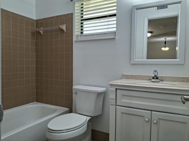 Building Photo - 4017 Carambola Cir N