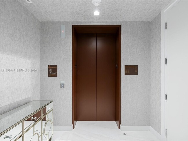 Building Photo - 220 SE Mizner Blvd