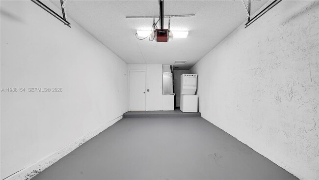 Building Photo - 10575 La Placida Dr