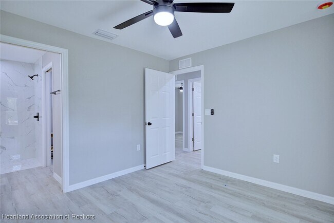 Building Photo - 293 Lincoln Rd NE