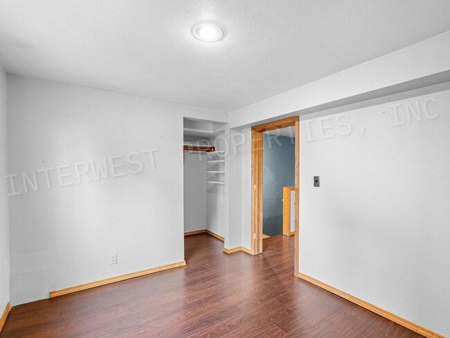 Building Photo - 4+ Bedroom Tigard Home With a Beautiful Vi...