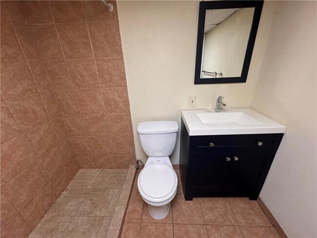 Building Photo - 600 Sioux St