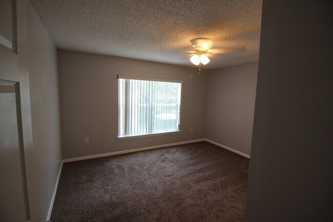 Building Photo - 3617 Stonefield Dr