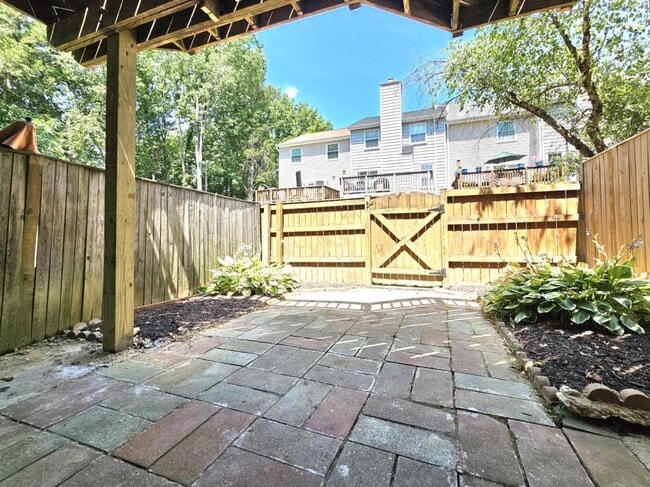 Building Photo - 8561 Southlawn Ct