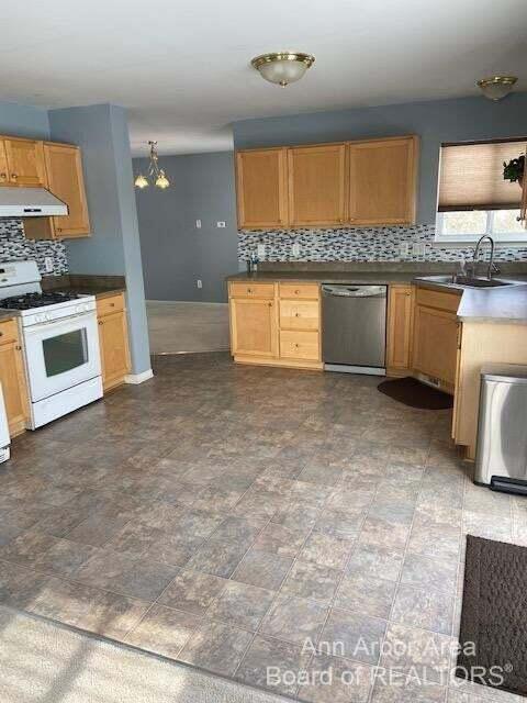 Building Photo - 8312 N Warwick Ct