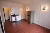 Building Photo - 652 S Dunsmuir Ave