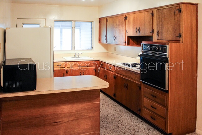 Building Photo - Two Bedroom Duplex