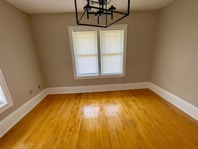 Building Photo - Immediate Move In or Nov 1st Beautiful 3 B...