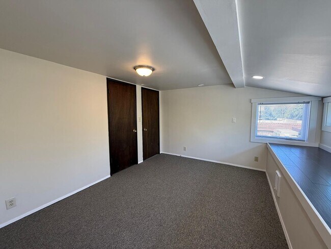 Building Photo - 7519 Greenwood Ave N
