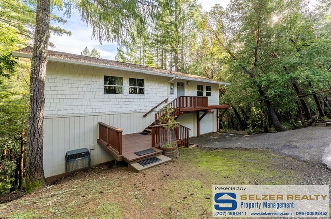 Building Photo - Newly renovated & nicely equipped 3 bd. hillside home!