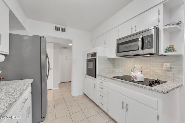 Building Photo - 10314 W Sun City Blvd