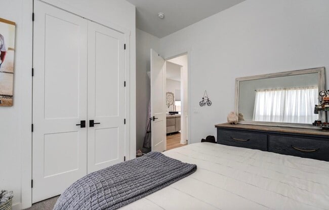 Building Photo - 12016 Savannah Ave