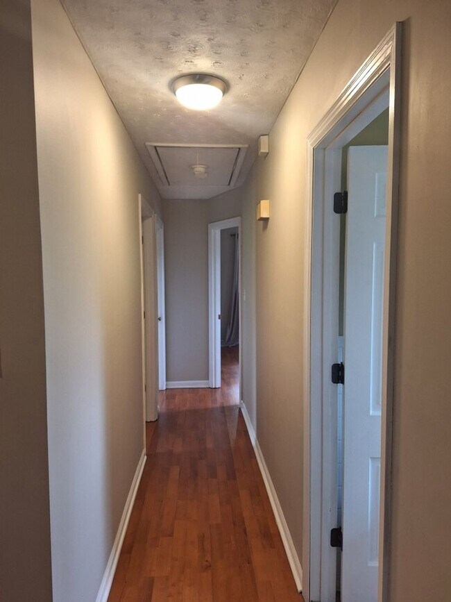 Building Photo - Basement Rancher located in Farragut