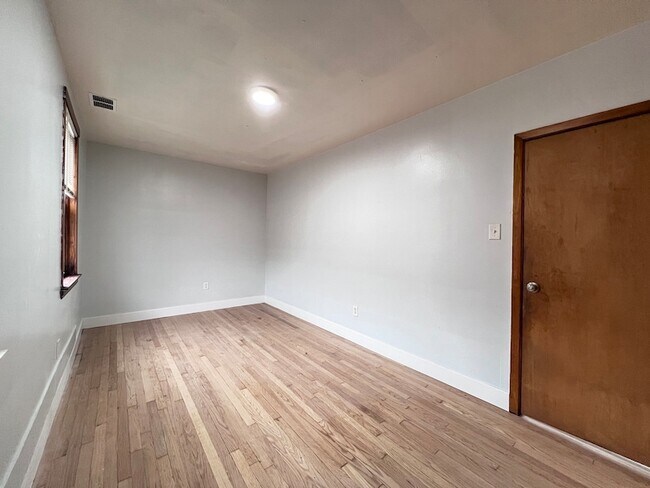 Building Photo - 5217 S Hermitage Ave