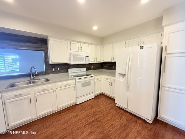 Building Photo - 14349 Courtney Woods Ln