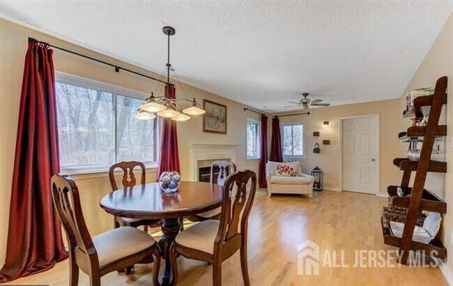 Building Photo - 17 Ashford Dr