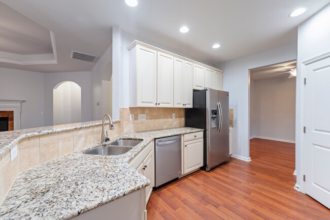 Building Photo - 586 Harrison Dr NW