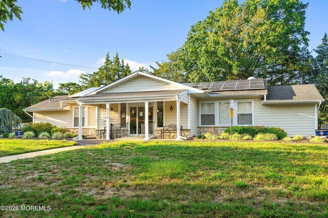 Building Photo - 1734 Yorktowne Blvd