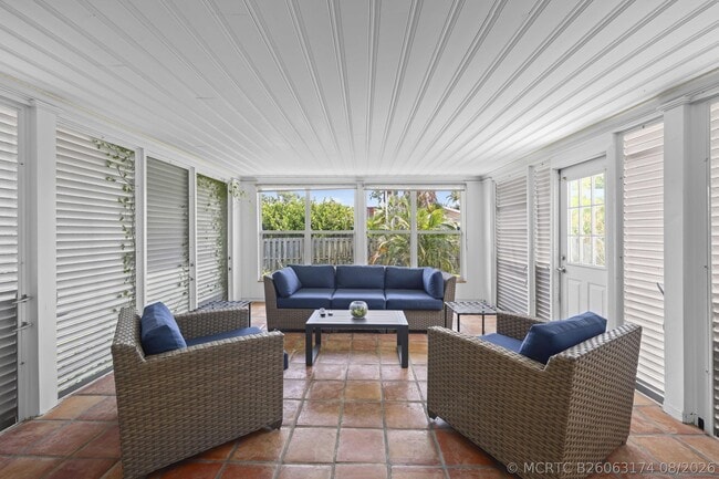 Building Photo - 1714 N Palmway