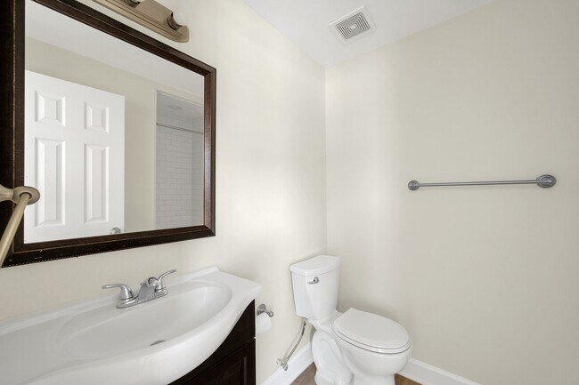 Building Photo - 632 E 38th St