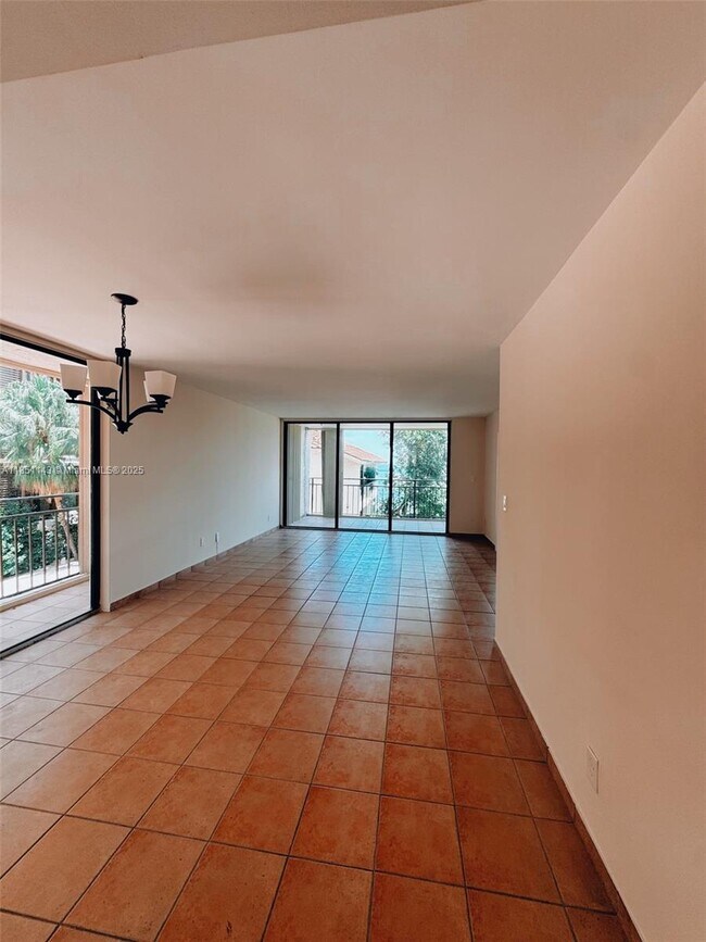 Building Photo - 1632 S Bayshore Ct