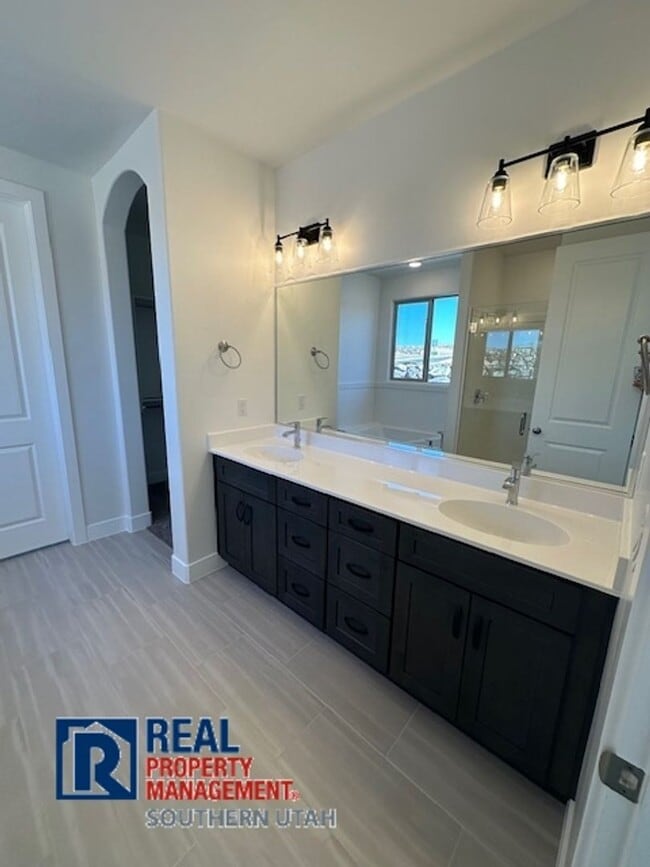 Building Photo - Large Home in Firerock