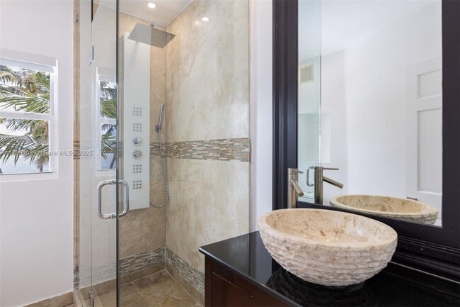 Building Photo - 610 Sabal Palm Rd