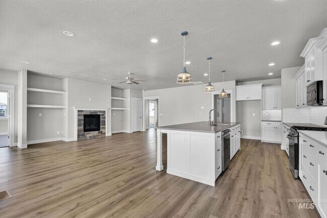 Building Photo - Immaculate Single-Level Home w/3-Car Garage