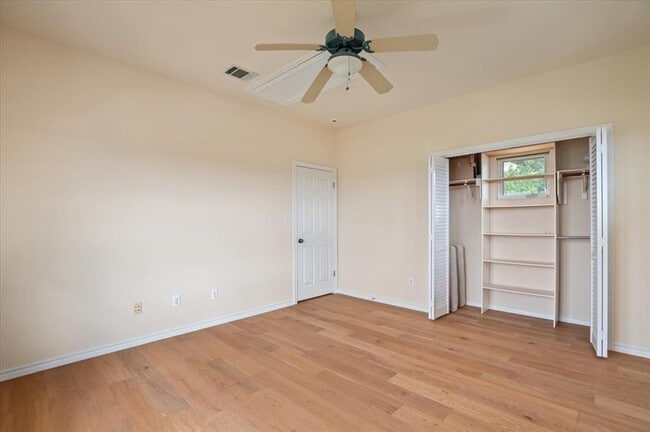Building Photo - 500 Sinclair Dr