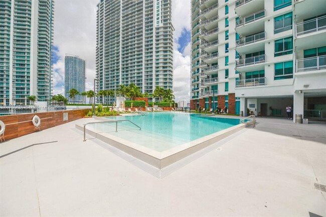 Building Photo - 350 S Miami Ave