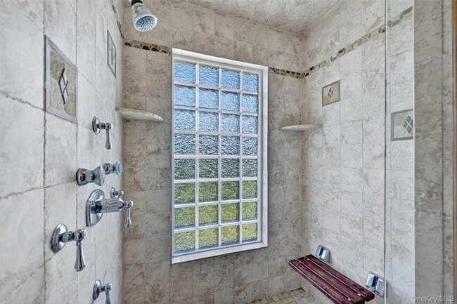 Building Photo - 7 Paiges Way