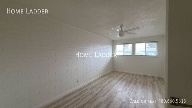 Building Photo - 842 N Las Palmas Dr