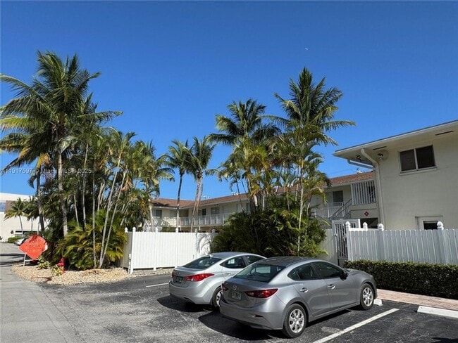 Building Photo - 1856 NE 46th St