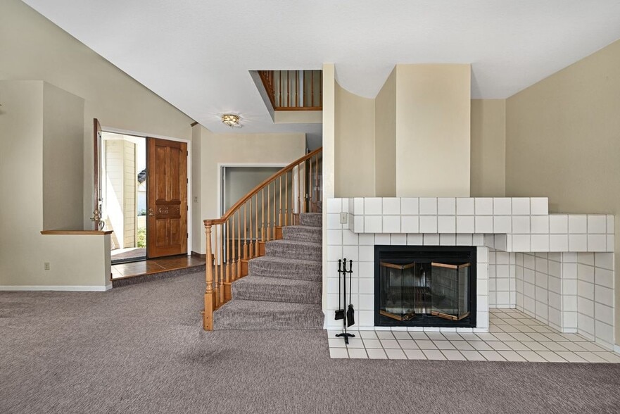 Building Photo - 1319 Strawberry Ct